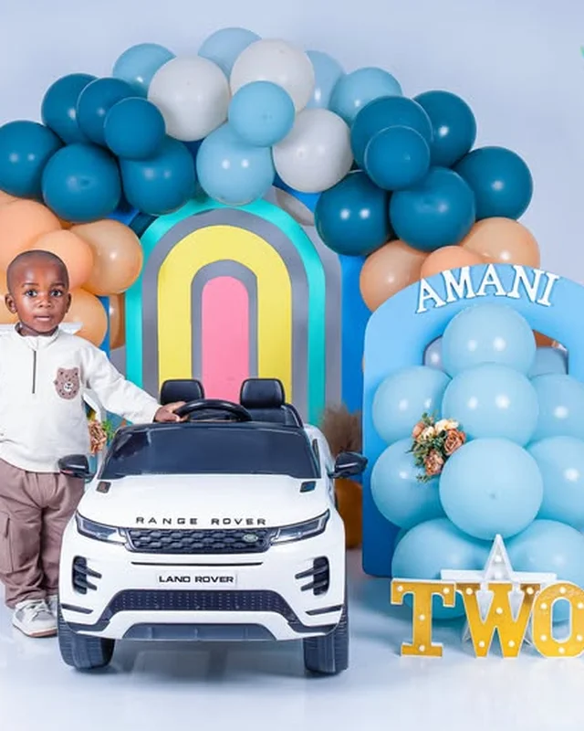 Birthday photoshoot, toy car and balloon arch